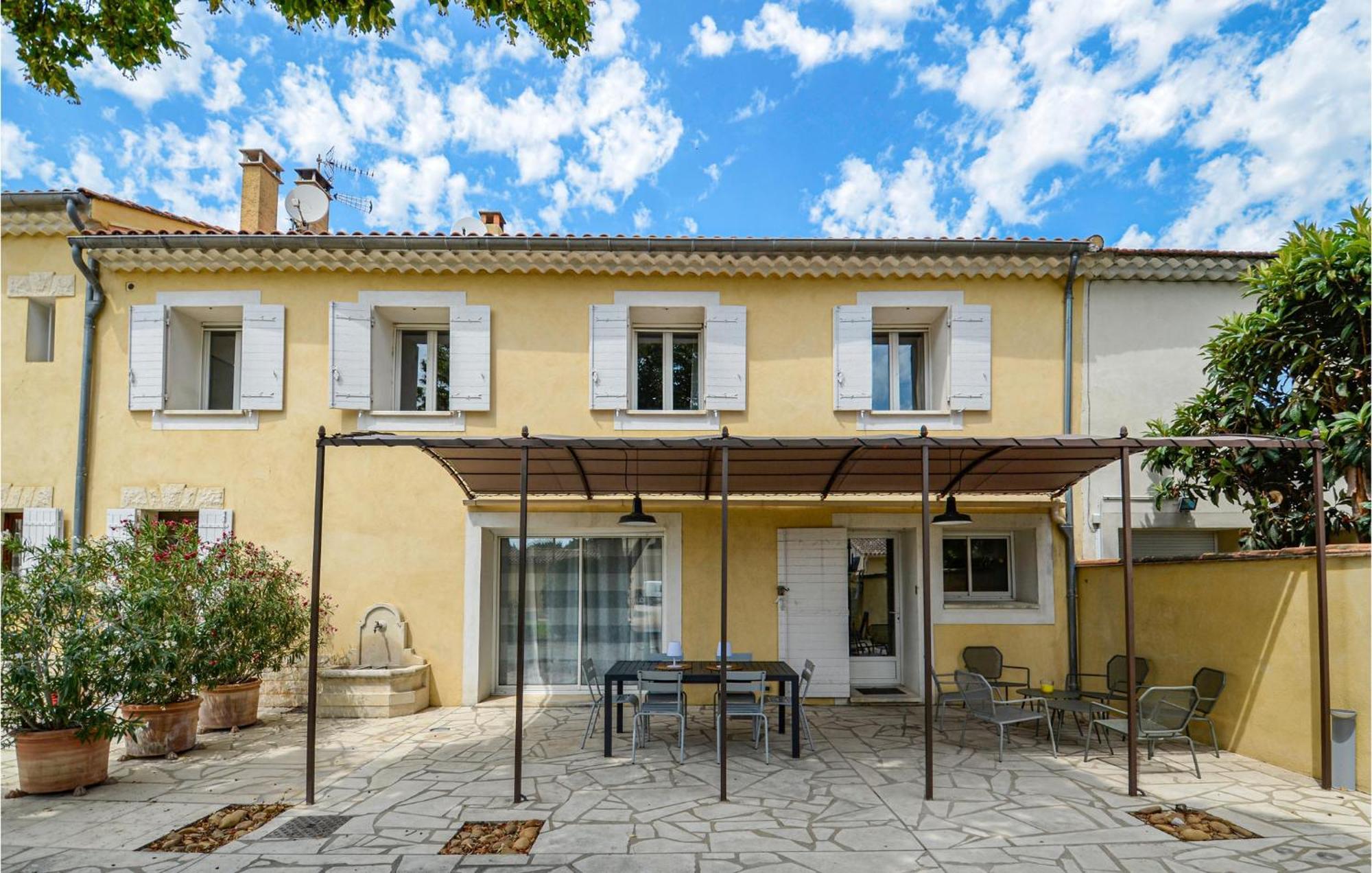 3 Bedroom Awesome Home In Chateuneuf De Gadagne Chateauneuf-de-Gadagne Exterior photo